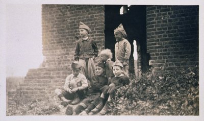 Kinder im Nachkriegsfrankreich, 1919 von American Photographer